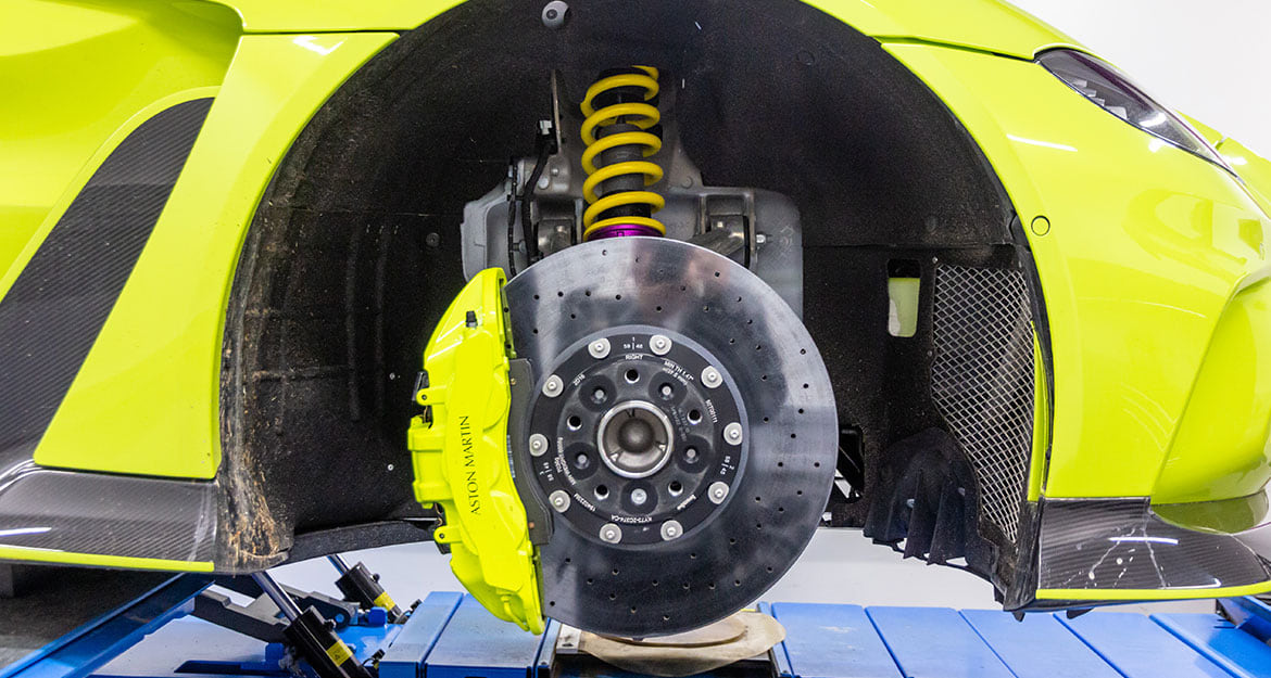 Our KW coilover spring kit allows a continuous lowering of up to 30 millimeters at the front axle and 5 to 25 millimeters at the rear axle