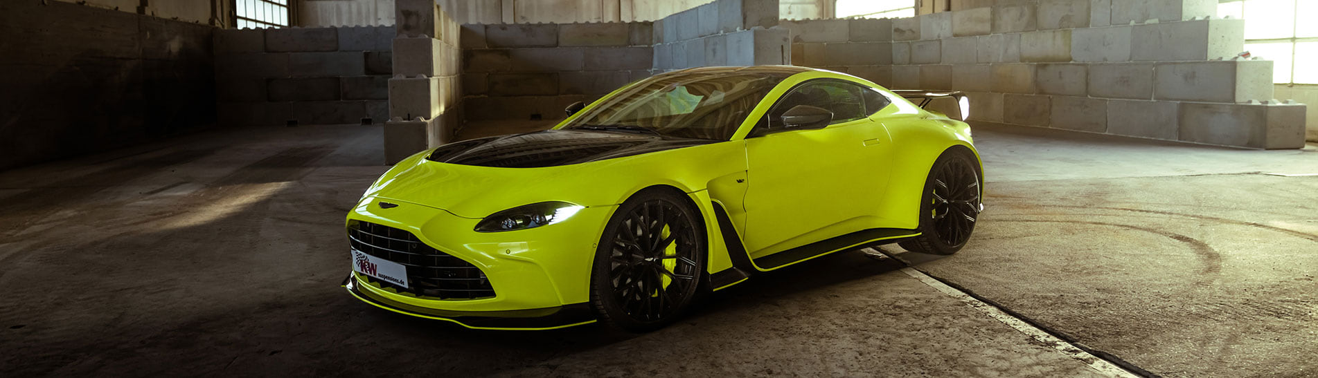 This bright green Aston Martin Vantage V12 is the last of its kind: At market launch in March 2022, only 333 vehicles existed