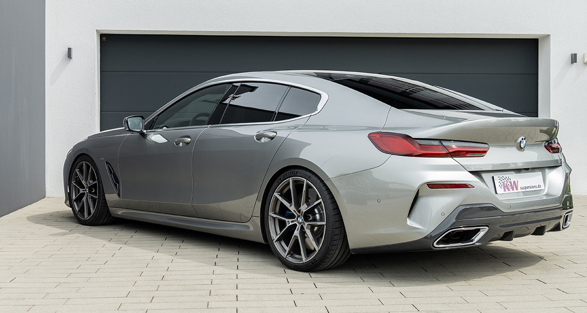 The BMW M850i xDrive Gran Coupé (G16) can even be lowered continuously by 20 - 35 millimeters at the front and 30 - 45 millimeters at the rear axle thanks to its high center of gravity ex-works with the height-adjustable KW springs.