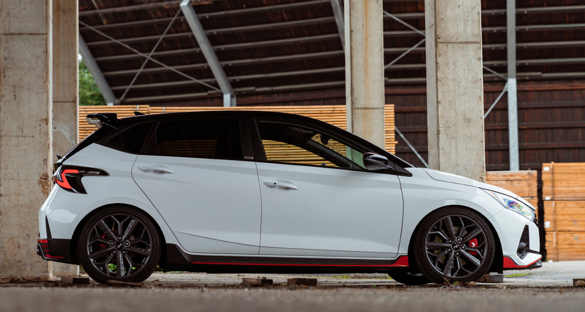 The Hyundai i20 N can be lowered 10 to 30 millimeters with the KW V3 coilover suspension.
