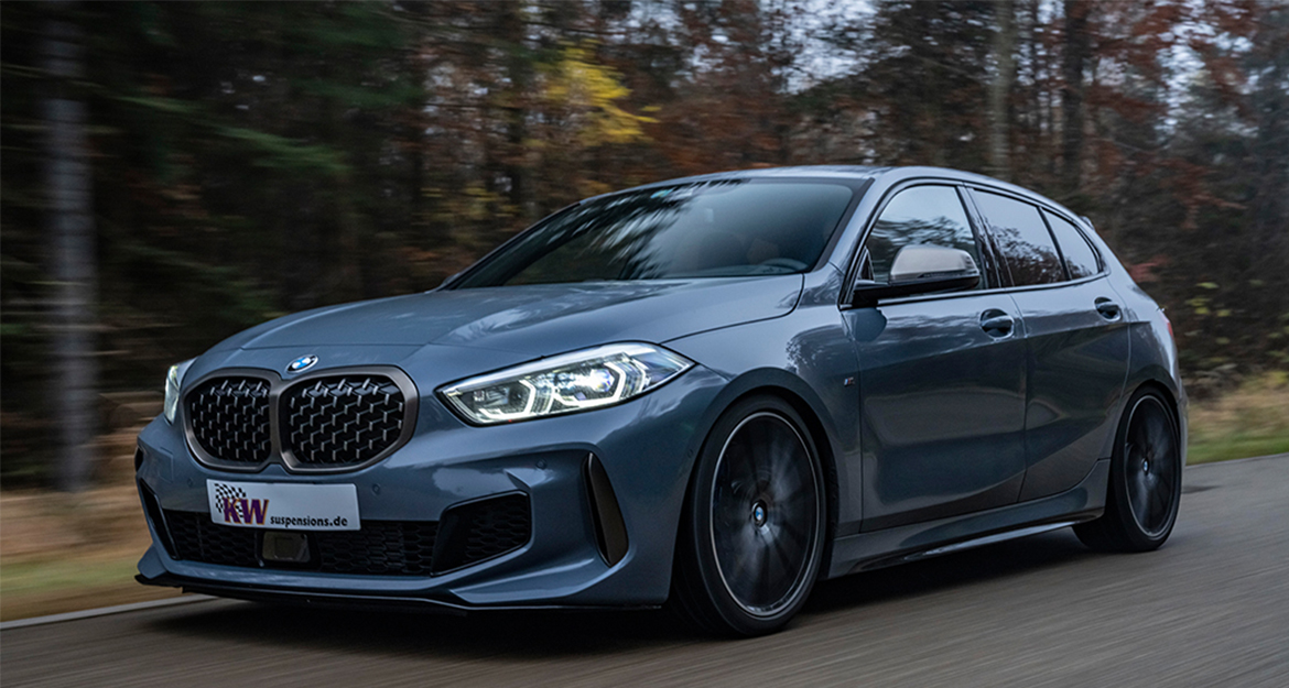 With a maximum lowering, the KW coilover suspension dampens perfectly on bad side roads.