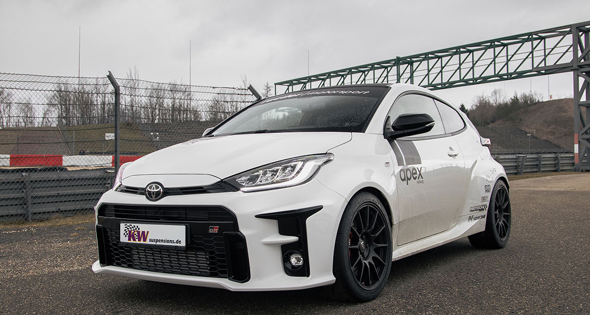 The KW Clubsport 3-way coilover enables a maximum lowering of 45 millimeters on the Toyota GR Yaris.