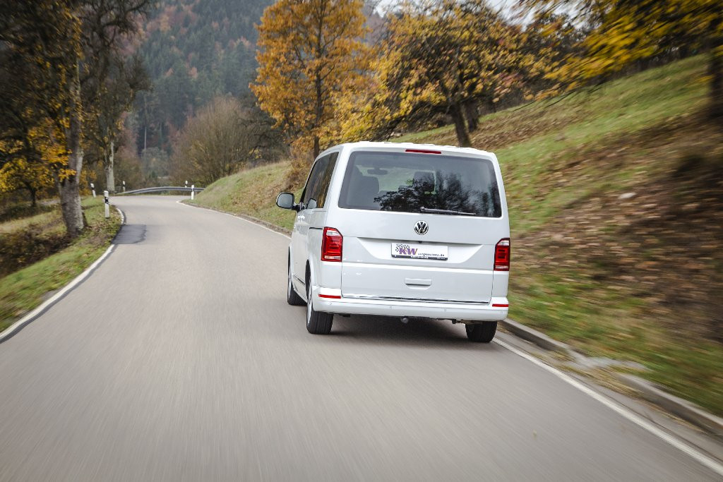 On both axles, the VW can individually be lowered within the tested setting range. As one of the few manufacturers, we offer our extensive suspension range also for the popular 4motion all-wheel-drive models of the Multivan, Transporter and Caravan.