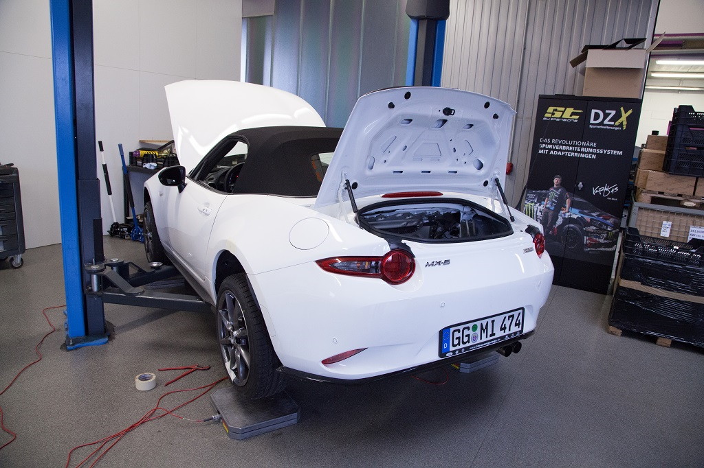 Installation of KW coilovers in a Mazda MX5